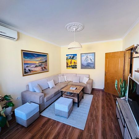 Cozy Central Apartment Tirana Esterno foto