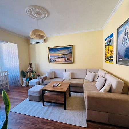 Cozy Central Apartment Tirana Esterno foto