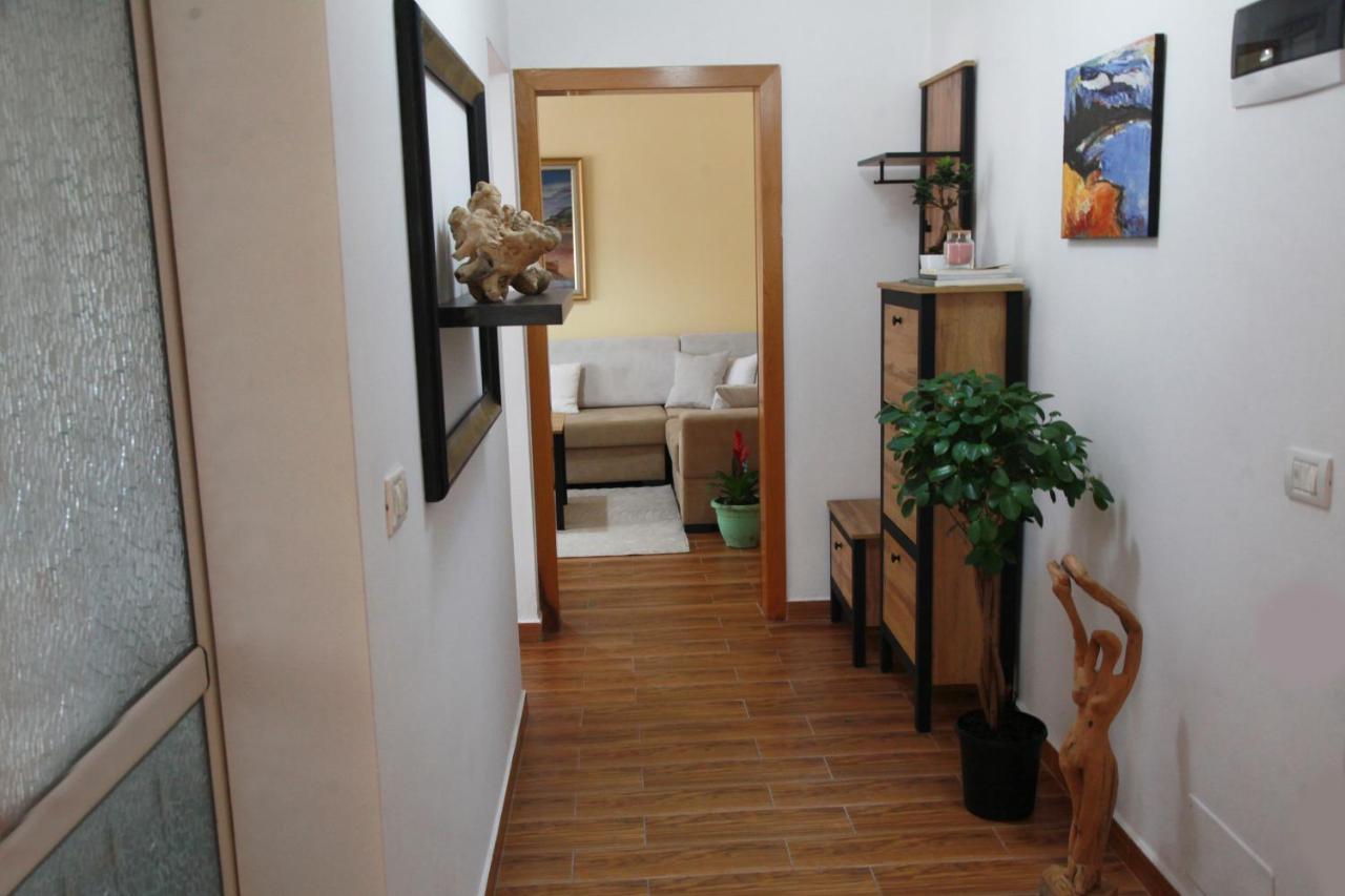 Cozy Central Apartment Tirana Esterno foto