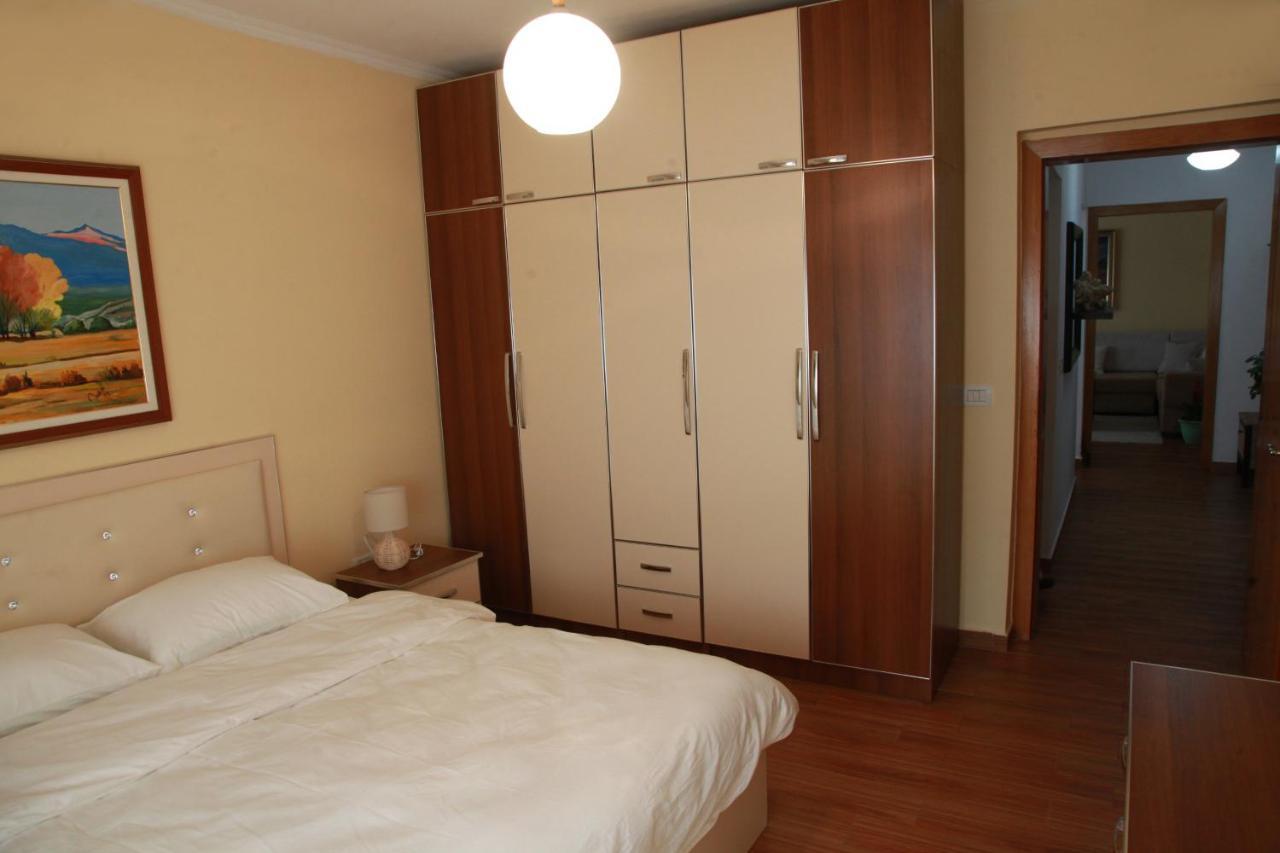 Cozy Central Apartment Tirana Esterno foto